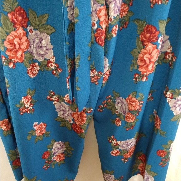 Kristin Nicole Floral Belted Pant - Picture 4 of 8